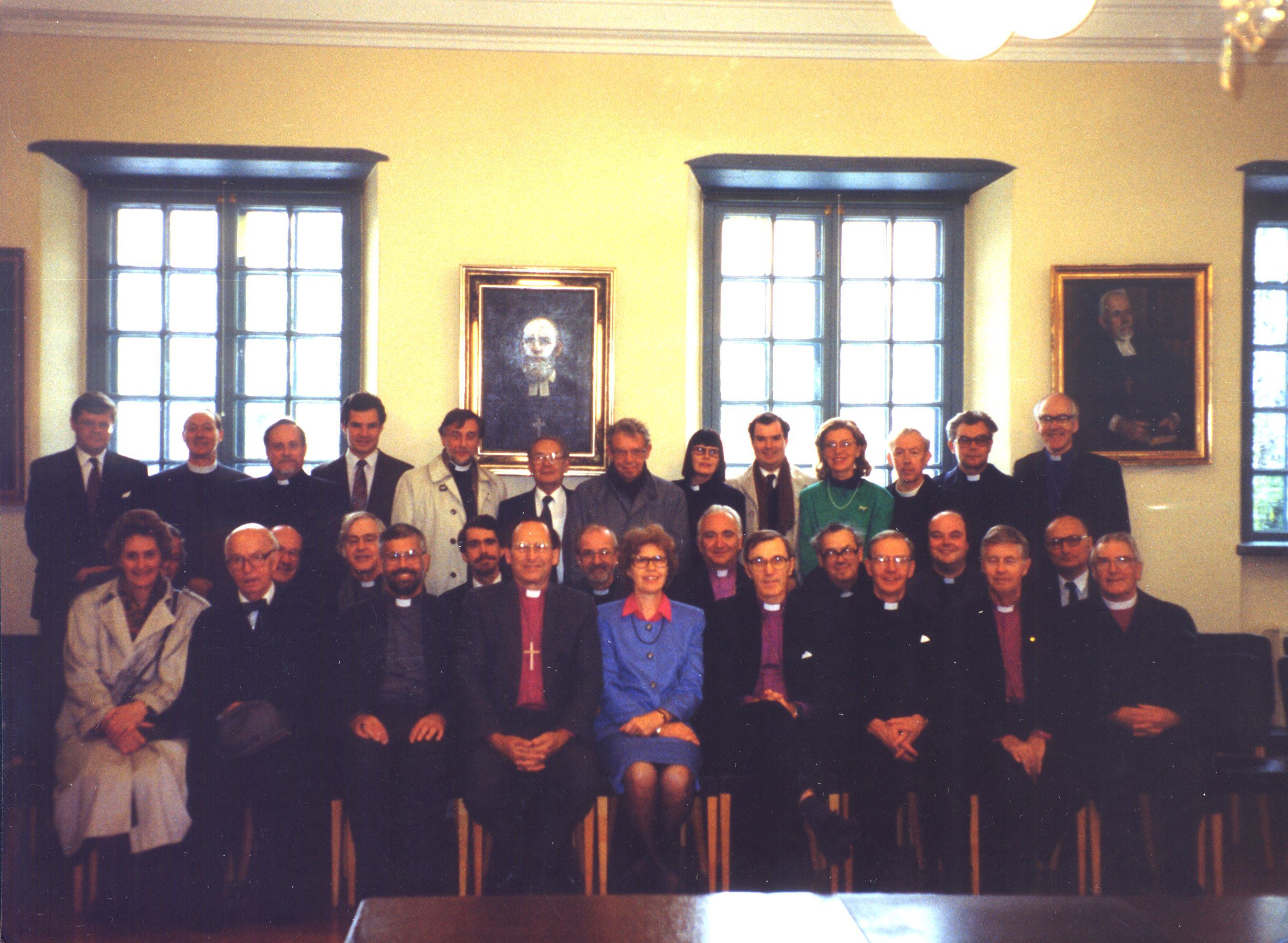 Põhja- ja Baltimaade luterlaste ning Briti ja Iiri anglikaani kirikute delegatsioonid peale teoloogiliste läbirääkimiste viimase vooru lõppu 13. oktoobril 1992. aastal Porvoo piiskopi residentsis.