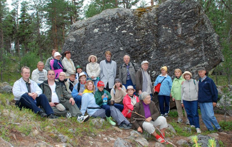 Mets Inari järve ääres. Reisiseltskond on peatunud teel kõnnumaal asuvasse Pielpajärvi kirikusse.