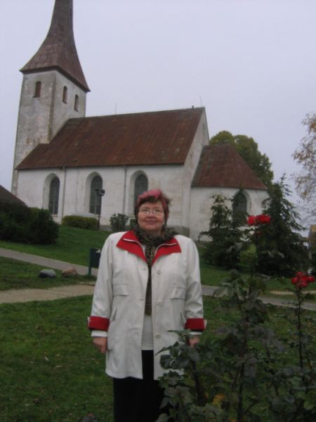Eva Jänes sai näituse jaoks inspiratsiooni kirikutagusest maastikust. Foto: Sirje Semm