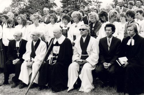 Vaimulik laulupäev Noarootsis 24. juunil 1990. Fotod: toimetuse arhiiv