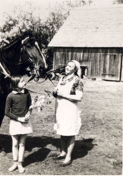 ← Mai 1974. 10.A klass spordipäeval. Ühtses rivis ja ühtemoodi. Oma kogemustest võin öelda, et see ühes rivis ja ühtemoodi käimine on meil eestlastel küll haledavõitu välja kukkunud. No ei lähe see üksmeel ja ühte jalga käimine eestlaste hulgas mitte! Olgem tänulikud nendele tundmatute kaamerameeste poolt jäädvustatud hetkedele Eestist. ← Mai 1974. 10.A klass spordipäeval. Ühtses rivis ja ühtemoodi. Oma kogemustest võin öelda, et see ühes rivis ja ühtemoodi käimine on meil eestlastel küll haledavõitu välja kukkunud. No ei lähe see üksmeel ja ühte jalga käimine eestlaste hulgas mitte! Olgem tänulikud nendele tundmatute kaamerameeste poolt jäädvustatud hetkedele Eestist.