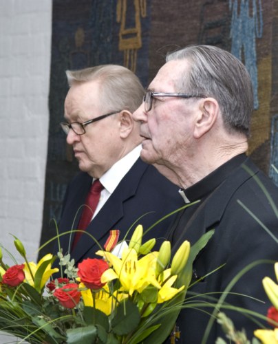 Püha Henriku Risti kavalerid president Martti Ahtisaari (vasakul) ja Paul Saar. Foto: Mikko Huotari