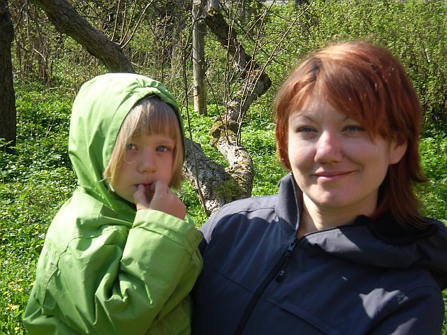 Anne Burghardt koos poja Karl-Ottoga kevadisel Saaremaal. Foto: erakogu