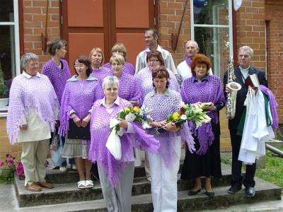 Ebatavaliselt lustaka repertuaari ja hoogsa esituse pärast on Laiuse segakoori rahvasuus nimetatud tuntud komöödiafilmi järgi «Nunnad hoos» kirikukooriks. Foto: Merje Mänd