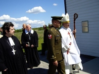 Pärast Tapa väljaõppekeskuse kabelis toimunud jumalateenistust sätiti ühispildile. Paremalt: Andres Põder, Tõnis Kark, Teet Hanschmidt ja Jaanus Klaas. Foto: Merje Mänd