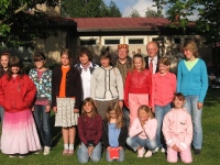 Haapsalu koguduse delegatsioon Lo­viisas koos ko­­­haliku õpetaja Veli-Matti Hynnisega (taga keskel). Foto: erakogu 