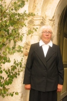 Helju Palmiste on olnud ustav koguduse töötegija, helistanud kella ja pühakoda korras pidanud. Leeris käis ta 1950. aastal Narva Aleksandri kirikus. Kui Martna hooldajaõpetaja oli Peeter Paenurm, tõid nad kirikukirjad Narvast ära Martnasse, kus Virumaa tüdruk Helju elab 1964. aastast. Helju Palmiste on olnud ustav koguduse töötegija, helistanud kella ja pühakoda korras pidanud. Leeris käis ta 1950. aastal Narva Aleksandri kirikus. Kui Martna hooldajaõpetaja oli Peeter Paenurm, tõid nad kirikukirjad Narvast ära Martnasse, kus Virumaa tüdruk Helju elab 1964. aastast.