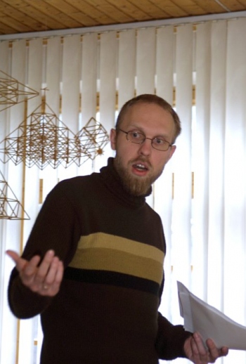 Meelis Friedenthal lõpetas TÜ usuteaduskonna 1996. aastal ja kaitses 2001. aastal magistritöö. Ta on publitseerinud teaduslikke ja populaarteaduslikke artikleid erialaajakirjades, ajalehtedes ning ajakirjades Looming ja Vikerkaar. Meelis Friedenthal lõpetas TÜ usuteaduskonna 1996. aastal ja kaitses 2001. aastal magistritöö. Ta on publitseerinud teaduslikke ja populaarteaduslikke artikleid erialaajakirjades, ajalehtedes ning ajakirjades Looming ja Vikerkaar.