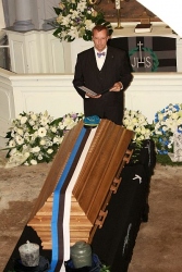 «Elame ajas, millesse oleme sündinud, ja ajame selle aja asju. Jüri Uluotsa päritolu oli tema aja eesti meeste jaoks tüüpiline. Tema saatuse tegi teistsuguseks tema töökus ja võimekus ning oskus teha õigeid valikuid paljude võimalike seast,» ütles president Ilves. Foto: Arvo Tarmula «Elame ajas, millesse oleme sündinud, ja ajame selle aja asju. Jüri Uluotsa päritolu oli tema aja eesti meeste jaoks tüüpiline. Tema saatuse tegi teistsuguseks tema töökus ja võimekus ning oskus teha õigeid valikuid paljude võimalike seast,» ütles president Ilves. Foto: Arvo Tarmula