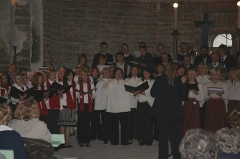 Esineb ühendkoor, juhatab ürituse korraldaja Tuuliki Jürjo. Foto: Toomas Rohtma Esineb ühendkoor, juhatab ürituse korraldaja Tuuliki Jürjo. Foto: Toomas Rohtma