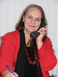 Anneli Leini meelest teeb sekretäritöö meeldivaks võimalus palju suhelda ja inimesi abistada. Foto: Triinu Lüüde
