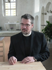 Koguduse õpetaja, idee algataja ja konverentsi korraldaja praost Marko Tiitus kuulas samuti suure huviga ettekandeid. Foto: Hannes Heinsar