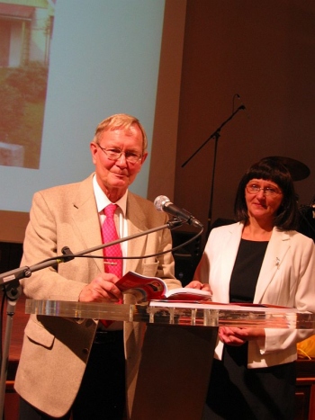 Tunne Kelam ja Helle Aan kõnelevad varalahkunud pastor Allan Lauri uuest raamatust «Olen õnnega koos», kuhu on kokku kogutud killud tema elust ja perest ning Raadio 7 eetris kõlanud vaimulikud vestlused ja mõtisklused. Foto: Sirje Semm