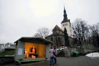 Avalikus linnaruumis paiknev jõulusõim on eemal rahvamassidest ja kauplemisest – nii nagu tookord, kui Maarja ja Joosepi jaoks polnud teiste inimeste seas kohta. Foto: Pille-Riin Pregel