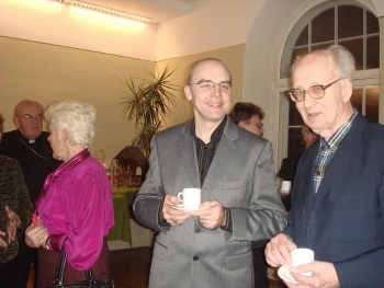 Eesti Kiriku peol said kokku ka endised töötajad: esiplaanil endine peatoimetaja Evar Post (praegu Pere ja Kodu tegevtoimetaja) ja toimetuse liige Olaf Langsepp (pensionil). Foto: Sirje Semm