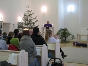 Peeteli kiriku aastapäeval kuulas kogudus peapiiskop Andres Põderi advendijutlust. Foto: Tiiu Pikkur