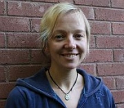 Tiina Kliiman naeratab optimistlikult ja usub Mustamäe koguduse asutamisega millegi uue sündimisse. Foto: Kirsti Malmi