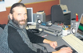 Tartu Pereraadio tegevdirektor Paavo Pihlak on uute valminud tööruumidega väga rahul: need on sobilikud raadiojaama edasiseks arenguks. Foto: Kärt Einlo