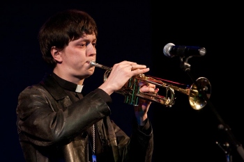 Kristjan Luhamets kuulub ansamblisse Papibänd, kes pälvis aasta uustulnuka tiitli. Foto: Mats Kangur