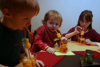 Hans-Johannes, Eva-Lotta ja Pilleriin restoraniõhtul.