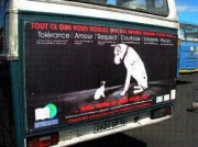 Jeesuse ligimesearmastuse sõnum Mauritiuse liinibussil.