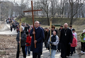 Ristiteelt võeti kaasa kogemus, et rist on ühendamas inimesi väga erinevatest konfessioonidest. Foto: Meelis Holsting