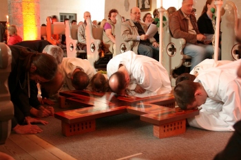 Palves Kristuse ristiikooni ümber. Erakogu