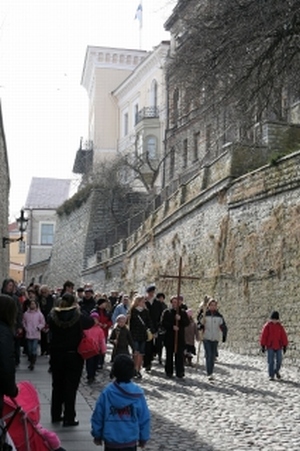 Ristitee aasta tagasi Tallinna teedel koondas inimesi erinevatest kogudustest ja generatsioonidest. Nõmme Rahu koguduse kodulehekülg