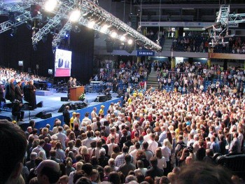 Tuhanded inimesed kogunesid kolmel õhtul Saku Suurhalli lootuse sõnumist osa saama. Foto: Tiiu Pikkur
