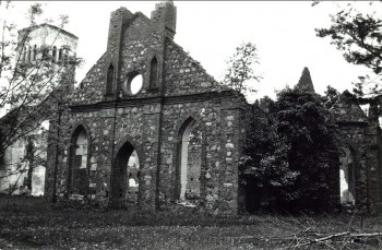Kambja kiriku varemed 1989. aastal.