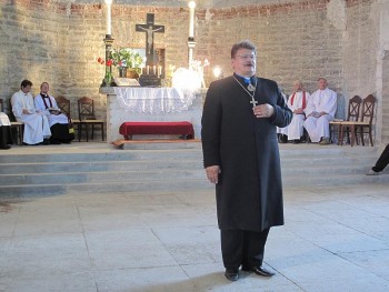 Narva koguduse õpetaja Villu Jürjo ütleb tänusõnu koguduse toetajatele. Fotod: Sirje Semm