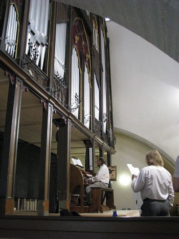 Peaorelil musitseerib organist Peter van Dijk, keda on kuulamas Andres Uibo. Tiiu Pikkur