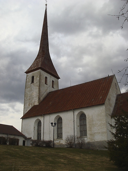 Rakvere Kolmainu kirikul on linnapildis kindel koht. 2 x Liina Raudvassar