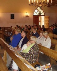 Paistu tänane kogudus esmamainimise 775. aastapäeva tänujumalateenistusel. Foto: Raivo Asuküla