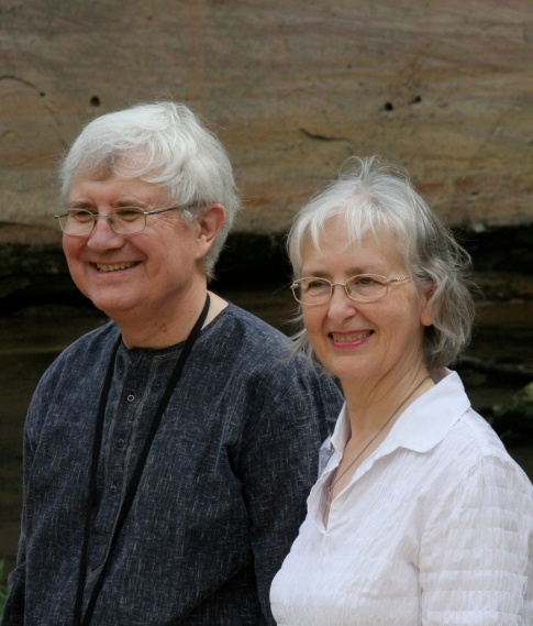 Robert ja Pauline Kolb Ameerika Ühendriikidest nautimas Taevaskoja kaunist loodust.  Kaisa Kirikal