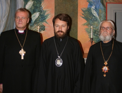Peapiiskop Andres Põder, metropoliit Illarion ja metropoliit Kornelius konsistooriumi kabelis. Arho Tuhkru