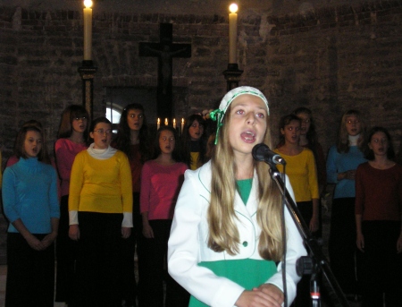 Narva koorikooli tütarlastekoor ja solist Darja Gusseinova kandsid ette Piret Ripsi «Agnus Dei». Mari Paenurm