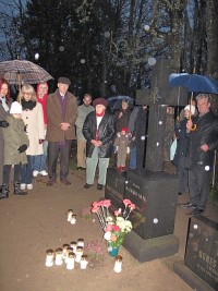 Eesti kiriku- ja kultuurilukku särava isikuna jäänud usuteadlase Evald Saagi viimne puhkepaik on Rapla kalmistul. Foto: Sirje Semm