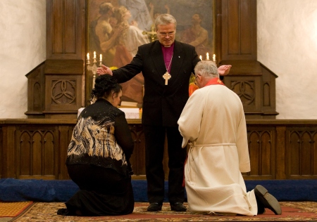Peeter Kaldurile ja tema ustavale abilisele Anneli Leinile palus õnnistust peapiiskop Andres Põder. Matti Kämärä