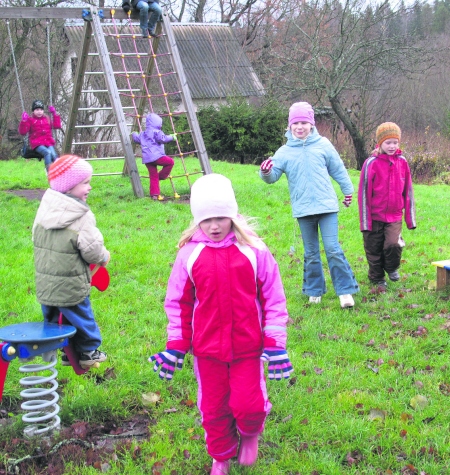 Murumängud pastoraadi õuel. Murumängud pastoraadi õuel.