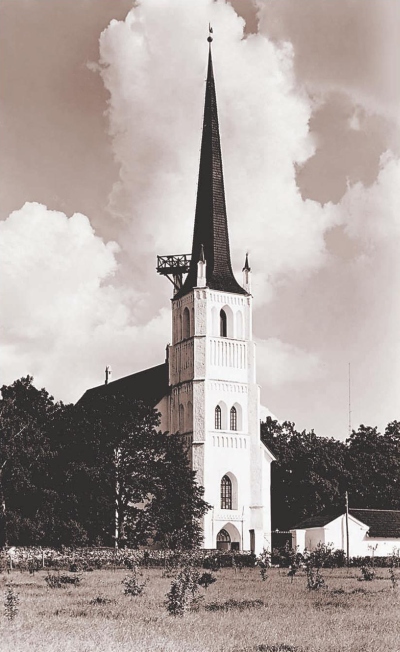 Türi kirik püsis taolisel kujul kuni 1941. aastani, mil sõjamöllus hävis tornikiiver. 1930. aasta novembris korraldati kirikus esmakordselt koraalipüha, kus oli paarsada osalejat. Järgmiseks aastaks tegid vennad Kriisad ümber ka Walkeri tehase oreli. Foto raamatust «Türi kirik ja kogudus 690». Koostanud Andres Tšumakov. Türi 2010