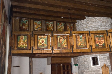 Pildid erinevate maade – Norra, Poola, Ukraina, Bulgaaria – pühadest meestest ja naistest, kes on loodusega tihedas sidemes olnud, loomi ja taimi oma hoole alla võtnud. Pildid erinevate maade – Norra, Poola, Ukraina, Bulgaaria – pühadest meestest ja naistest, kes on loodusega tihedas sidemes olnud, loomi ja taimi oma hoole alla võtnud.