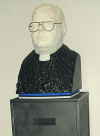 Aastast 1986 kuni surmani teenis kogudust õpetaja Jüri Stepanov (1952–2008), kelle büst seisab pastoraadi fuajees. 
