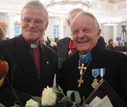 Kaks peapiiskoppi: Andres Põder ja Andres Taul Tartu ülikooli aulas. Foto: Eneri Taul