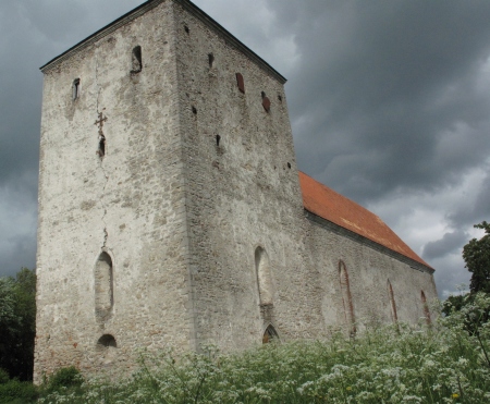 Pöide kirik on avariilises seisukorras. Liina Raudvassar Pöide kirik on avariilises seisukorras. Liina Raudvassar