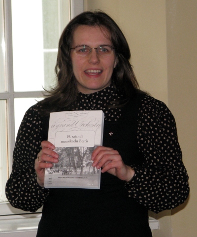 Pille Raitmaa viis kuulajad kirikumuusika restauratsiooni aega. Pille Raitmaa viis kuulajad kirikumuusika restauratsiooni aega.