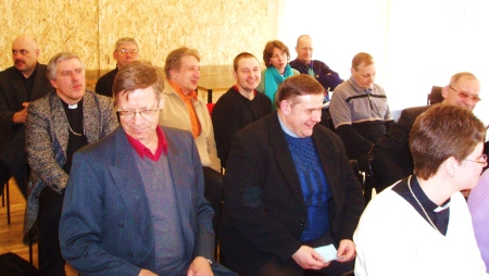 Lääne-Harju praostkonna sinodisaadikud valimistulemusi ootamas. Praostina jätkab seda tööd 18 aastat teinud Jüri Vallsalu Hageri kogudusest. Joel Siim Lääne-Harju praostkonna sinodisaadikud valimistulemusi ootamas. Praostina jätkab seda tööd 18 aastat teinud Jüri Vallsalu Hageri kogudusest. Joel Siim