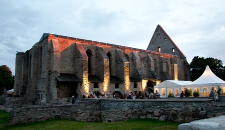 Kloostrifestival toimub Pirita kloostri iidsete müüride vahel. Internet