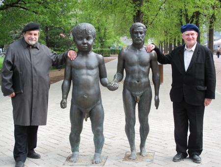 Kaks isa ja kaks poega: Valdo ja Lembit Reimann ning skulptor Ülo Õuna 1977. aastal valminud taies «Isa ja poeg». Poeg on kasvanud isast suuremaks, kinnitavad mõlemad isad. Rita Puidet