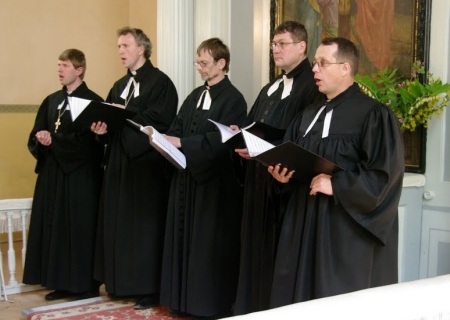Luterlik armulauaga jumalateenistus üksnes muusikas: laulavad Arvo Lasting (vasakult), Mart Jaanson, Tiit Kuusemaa, Urmas Oras ja Enno Tanilas. Tiit Kuusemaa